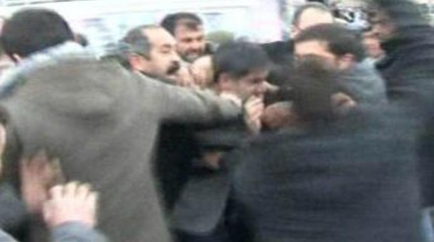 Uludere Kaymakamı&rsquo;na taşlı saldırı