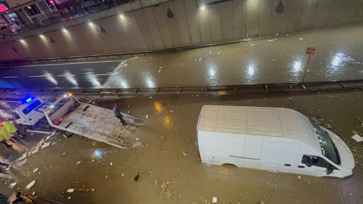 41 yıldır b&ouml;ylesi g&ouml;r&uuml;lmemişti! İstanbul afeti yaşadı: Acı haberler geldi 8