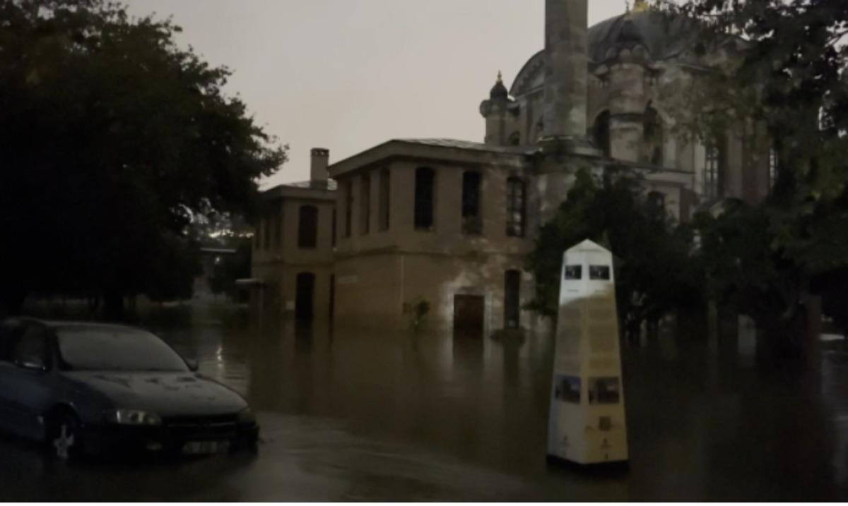 41 yıldır b&ouml;ylesi g&ouml;r&uuml;lmemişti! İstanbul afeti yaşadı: Acı haberler geldi 10
