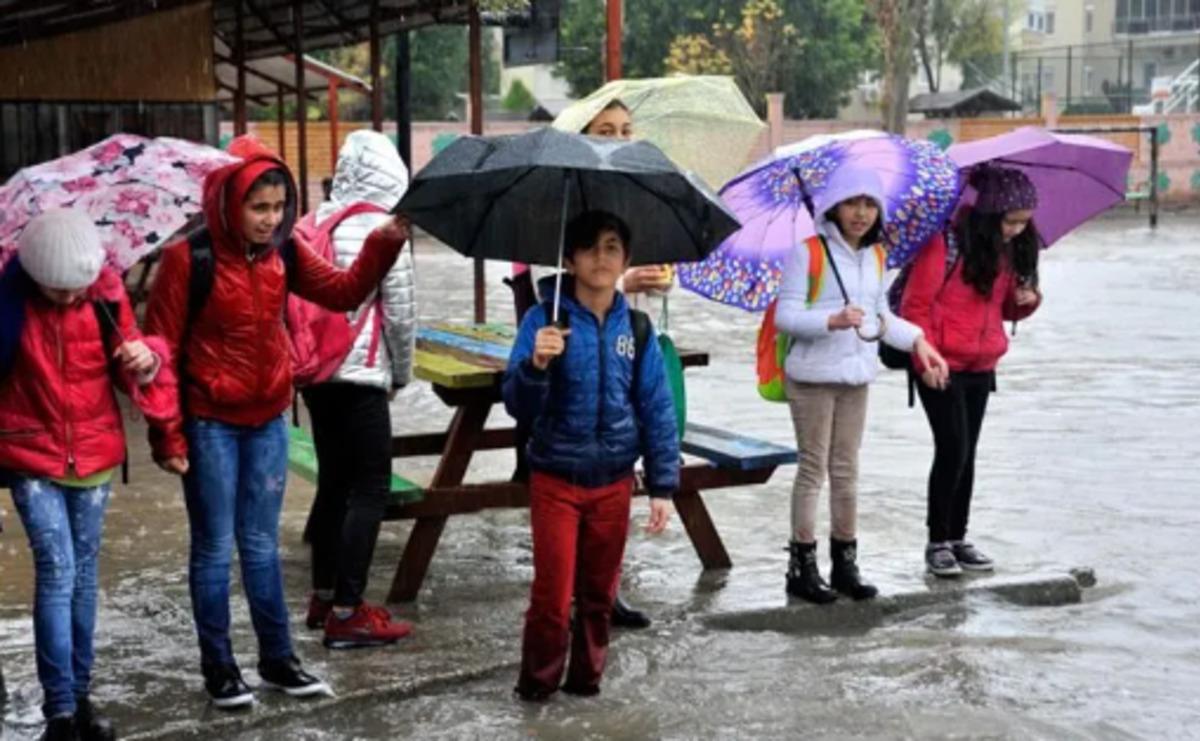 41 yıldır b&ouml;ylesi g&ouml;r&uuml;lmemişti! İstanbul afeti yaşadı: Acı haberler geldi 12