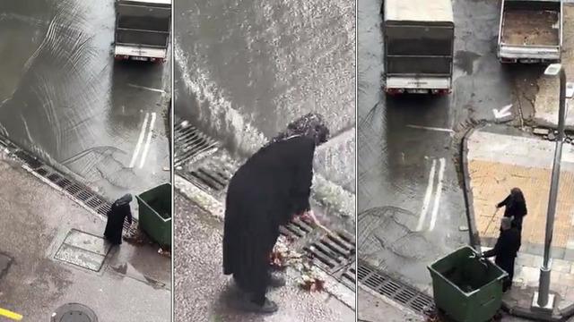 İstanbul'da selde gündem olan teyze! Bastonunu aldı mazgalları tek tek açtı