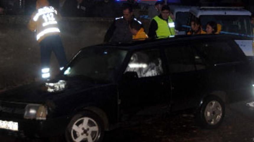 &Ouml;ld&uuml;rd&uuml;ğ&uuml; eşinin cesediyle polise teslim oldu