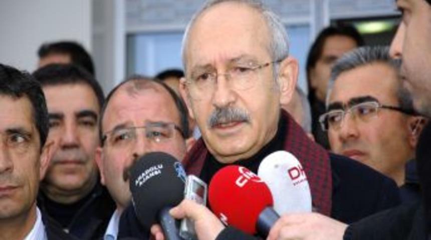 Kılı&ccedil;daroğlu, depremzede &ccedil;ocuklarla halay &ccedil;ekti