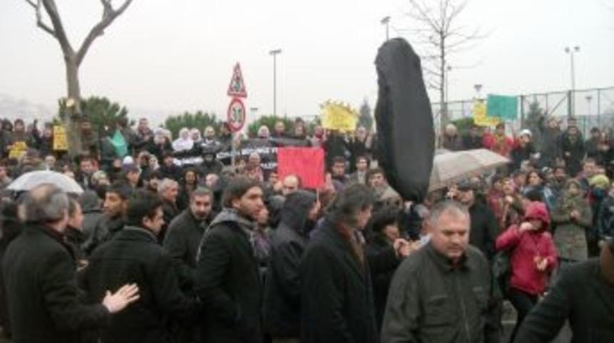 AK Parti önünde gergin BDP eylemi