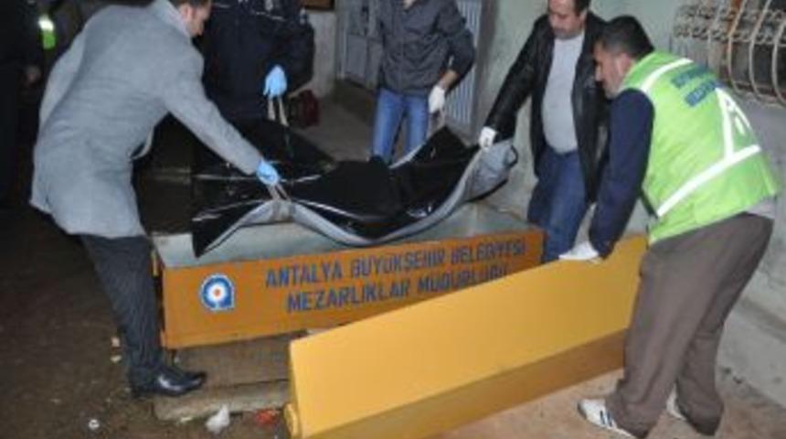 Eşi tarafından bı&ccedil;aklanan kadın hayatını kaybetti