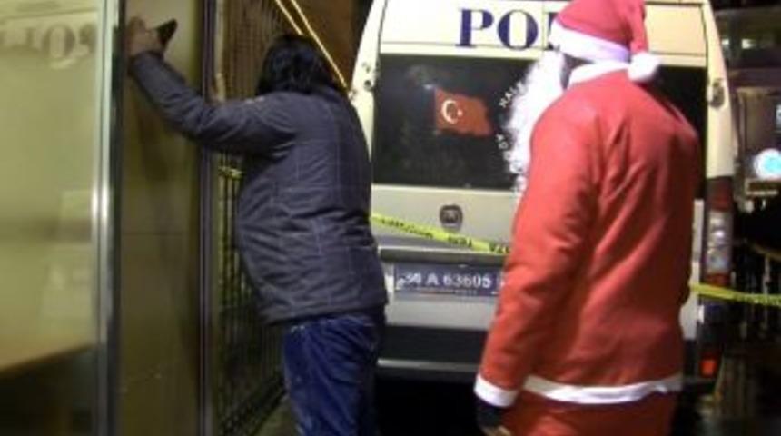 'Noel baba' yankesicilere g&ouml;z a&ccedil;tırmadı