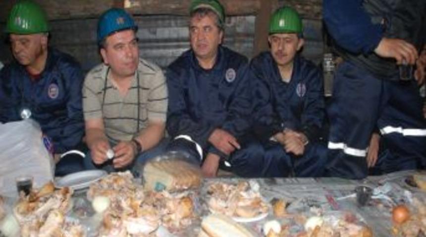 CHP'li heyet, yeni yıl &ouml;ncesi madene indi