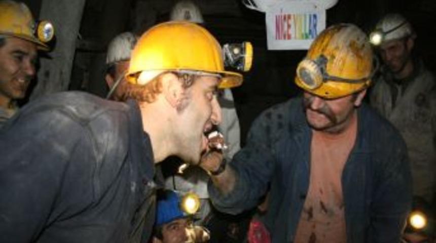Maden iş&ccedil;ileri yeni yıla yerin y&uuml;zlerce metre altında girdi