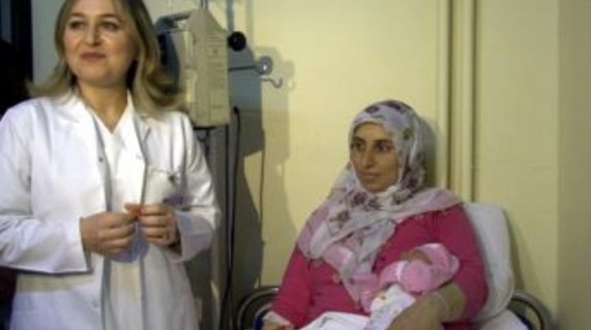 Yeni yılın ilk bebeğine altın