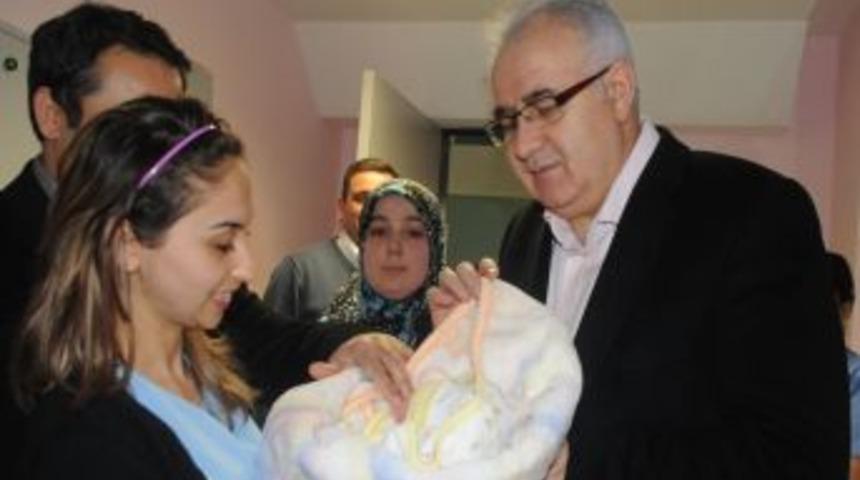 &Ccedil;orum'da yeni yılın ilk bebeği Zeynep Nur 00.01'de doğdu