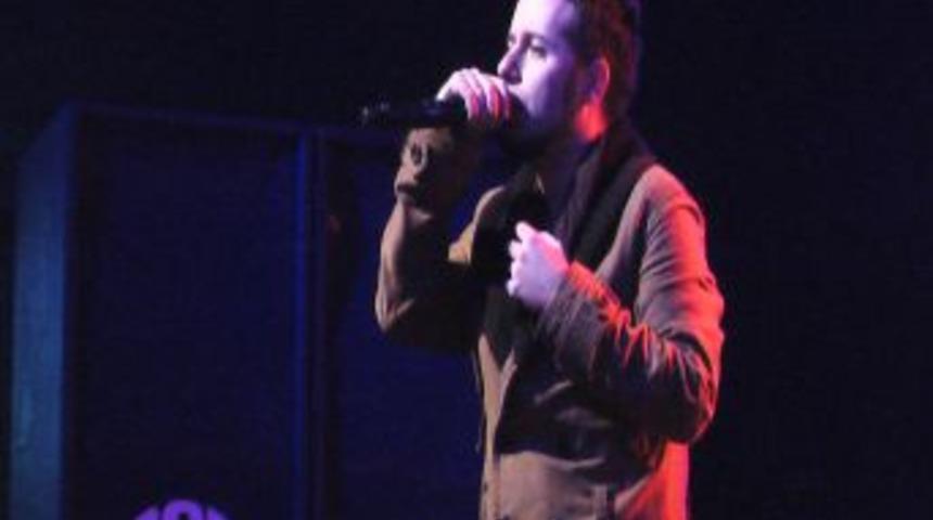 Kuşadası yeni yıla Emre Aydın konseri ile girdi