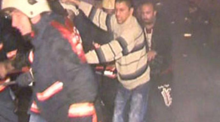 Engelli vatandaşı alevler i&ccedil;inden aldılar!