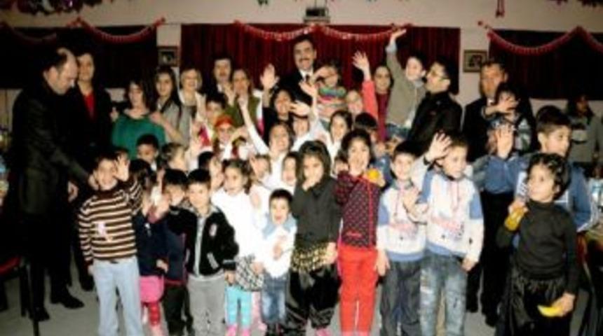 Batman Valisi Ahmet Turhan yeni yıla &ccedil;ocuklarla beraber girdi