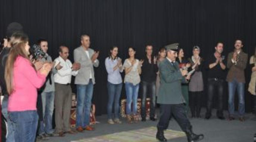 MU&Ccedil;EV'in yeni tiyatro oyunu sahnelendi