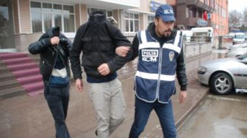 Saman torbasında esrar ele ge&ccedil;irildi