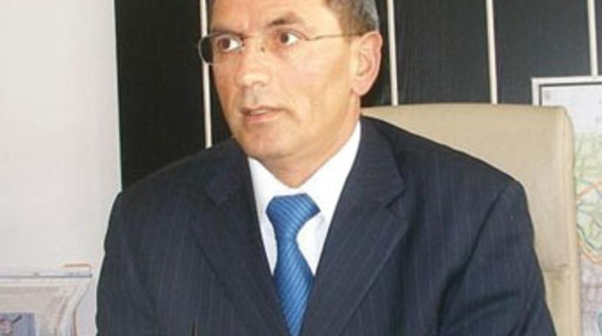 Emniyet m&uuml;d&uuml;r&uuml; balkondan d&uuml;ş&uuml;p &ouml;ld&uuml;