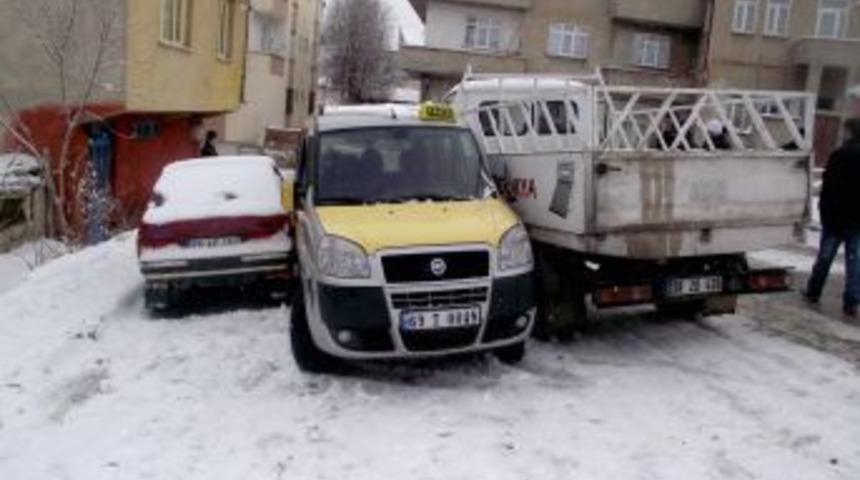 Bayburt&rsquo;ta kar yağışı etkisini s&uuml;rd&uuml;r&uuml;yor