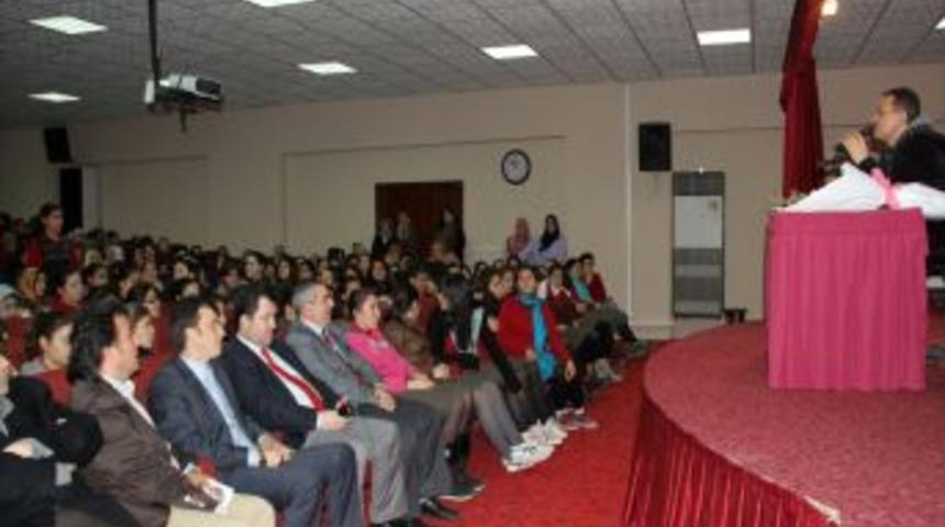 Erkişi: Mehmet Akif'in gen&ccedil; nesillere tanıtılması &ouml;nemli