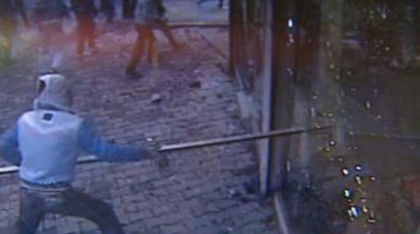 &Ouml;rg&uuml;t yandaşları, telefon bayiini b&ouml;yle yağmaladı