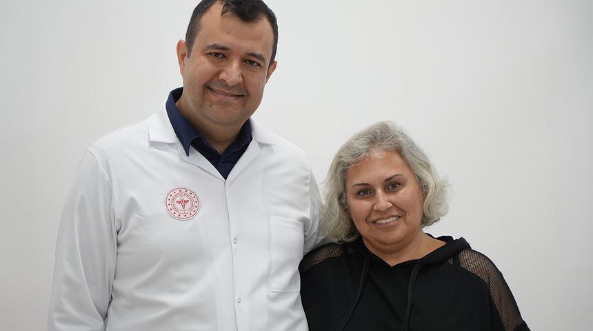 Enfeksiyon ağrısı sanıyordu: Meme kanseri &ccedil;ıktı! "Bir sınav olarak g&ouml;rd&uuml;m"