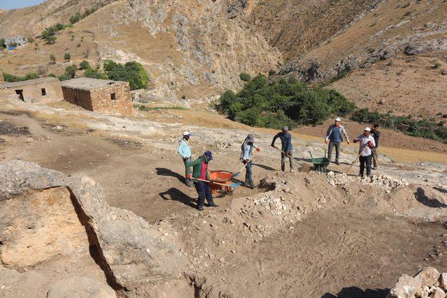 Orta Çağ döneminden kalan mağara otele dönüştürülüyor 