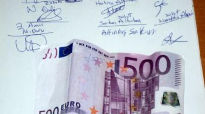 &Ccedil;arşıda bulduğu 500 euroyu sahibine teslim etti