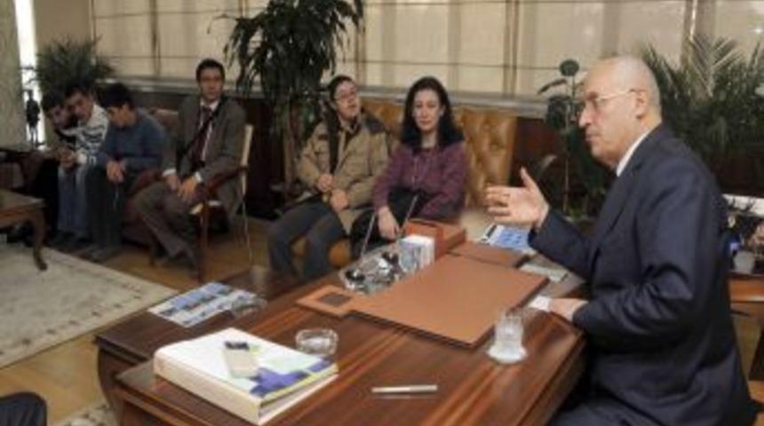 Yenimahalle Belediye Başkanı Yaşar'a 'eğitime destek' teşekk&uuml;r&uuml;