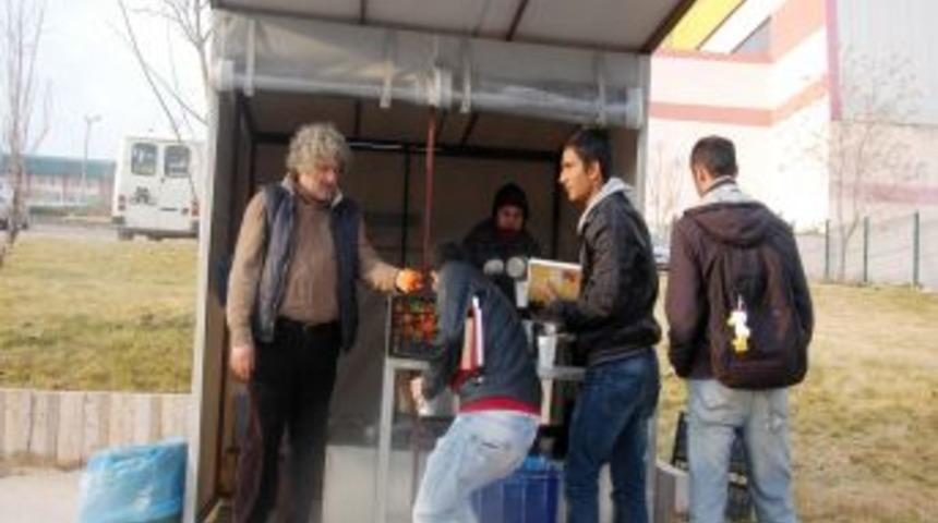 Muğla Valiliği &ouml;ğrencilere &ccedil;orba dağıtıyor