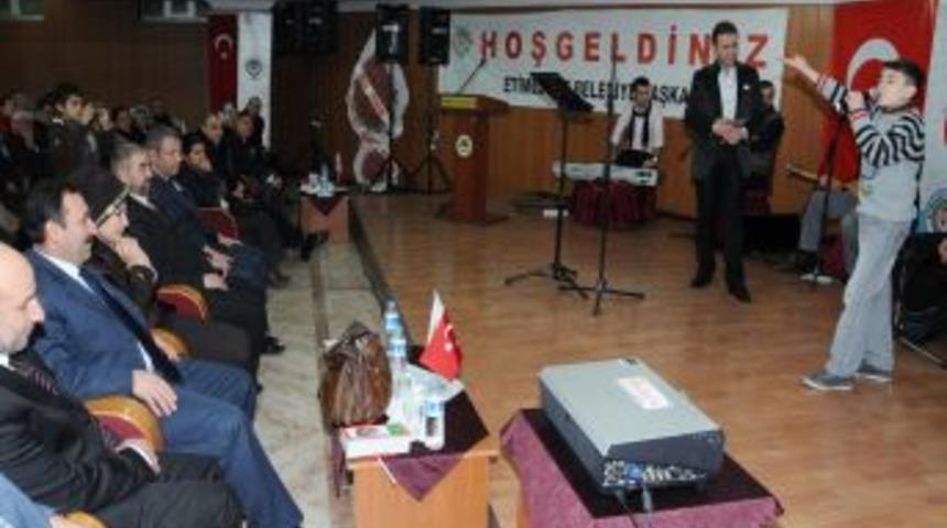 &Ouml;ğrenciler Akif'in şiirlerini en g&uuml;zel okumak i&ccedil;in yarıştı