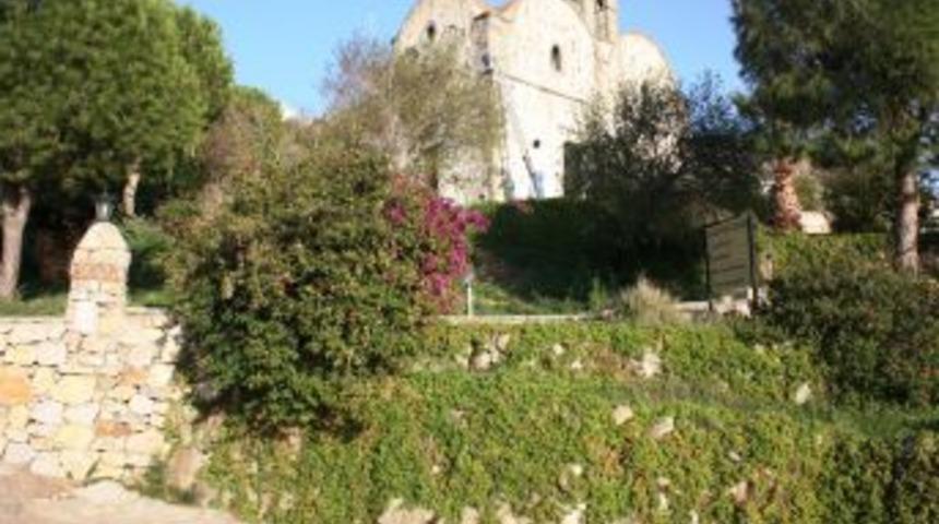 Harabeye d&ouml;nen 170 yıllık kilise restore ediliyor