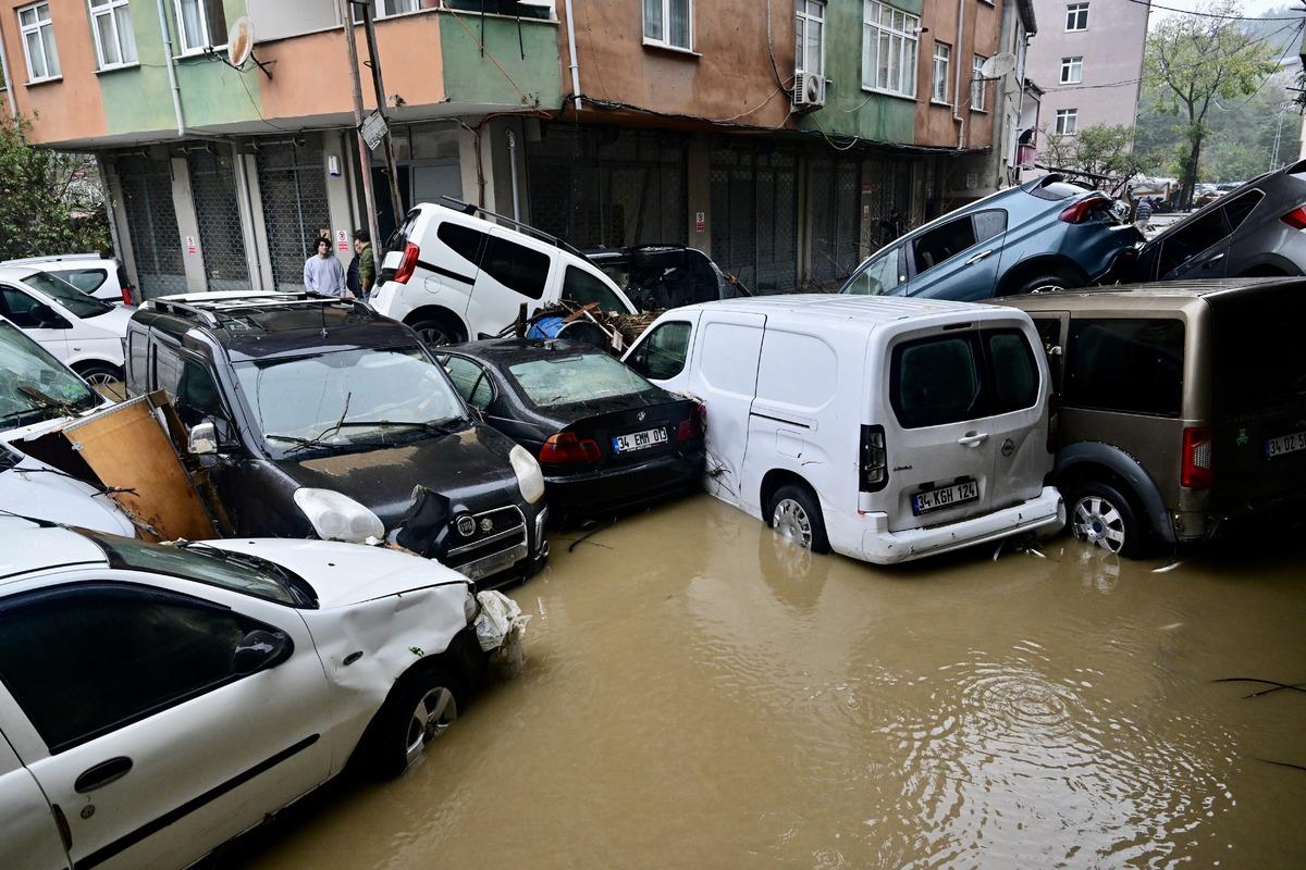 İstanbul da selde aracı hasar g&ouml;ren ne yapacak? Sel hasarında kasko detayı 6