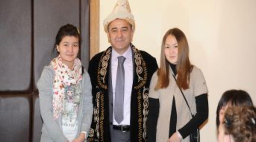 Kırgız &ouml;ğrenciler TBMM'yi gezdi