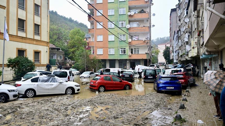 İstanbul'da selin ardından kaybolan kişileri arama &ccedil;alışmaları s&uuml;r&uuml;yor