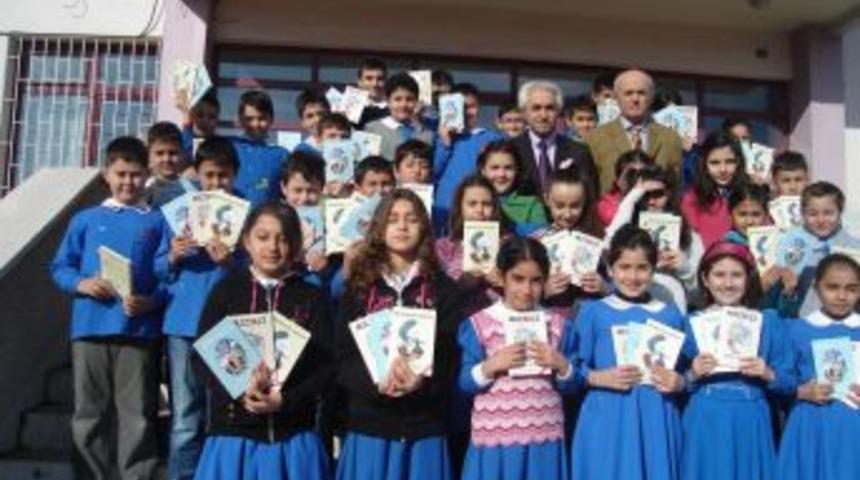 &Ouml;ğrenciler, yeni yılın ilk eğitim g&uuml;n&uuml;ne kitap okuyarak başladı