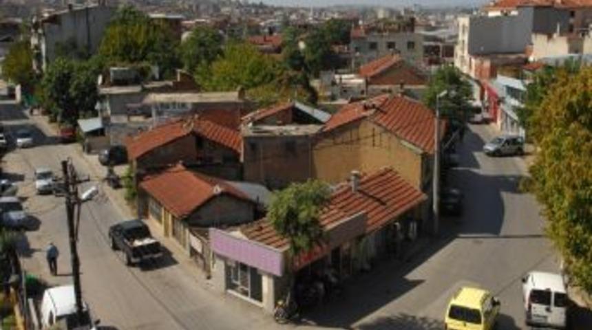 Osmangazi'de caddeler genişliyor