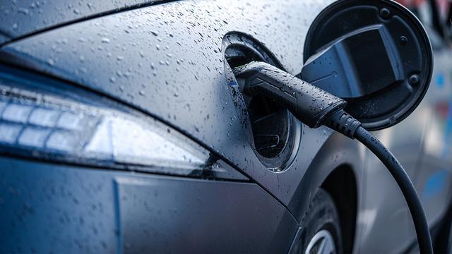 Sel sonrası akla gelen soru: Elektrikli araç yağmurda güvenli mi? 