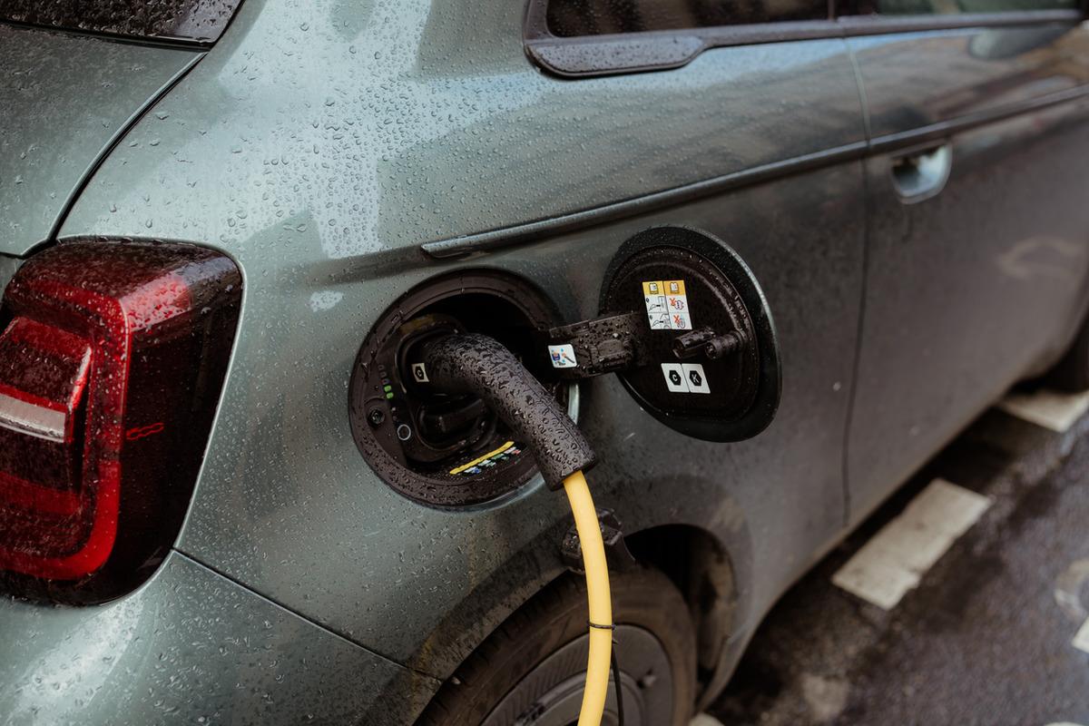 Sel sonrası akla gelen soru: Elektrikli araç yağmurda güvenli mi? 3