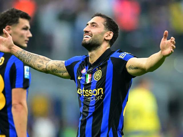 Fenerbah&ccedil;e orta saha transferinde ortalığı alev alev yakacak! Hakan &Ccedil;alhanoğlu yine masada