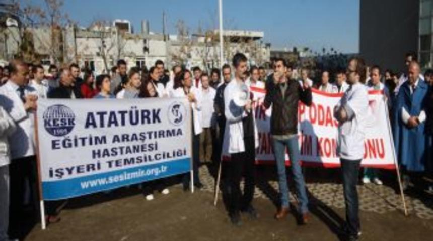 İzmir Tabib Odası: Hasta yakınları bug&uuml;ne kadar 30 hekimi darp etti