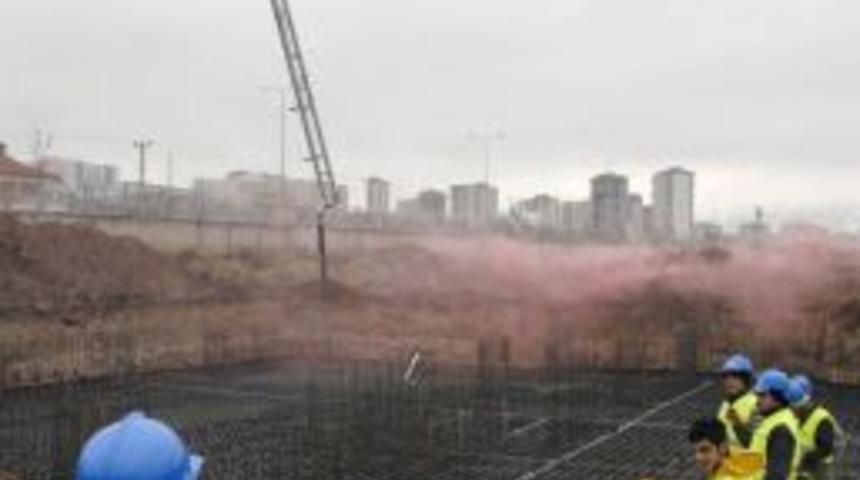 Hayırseverler, kız &ouml;ğrenciler i&ccedil;in spor salonu olan yurt yaptırıyor