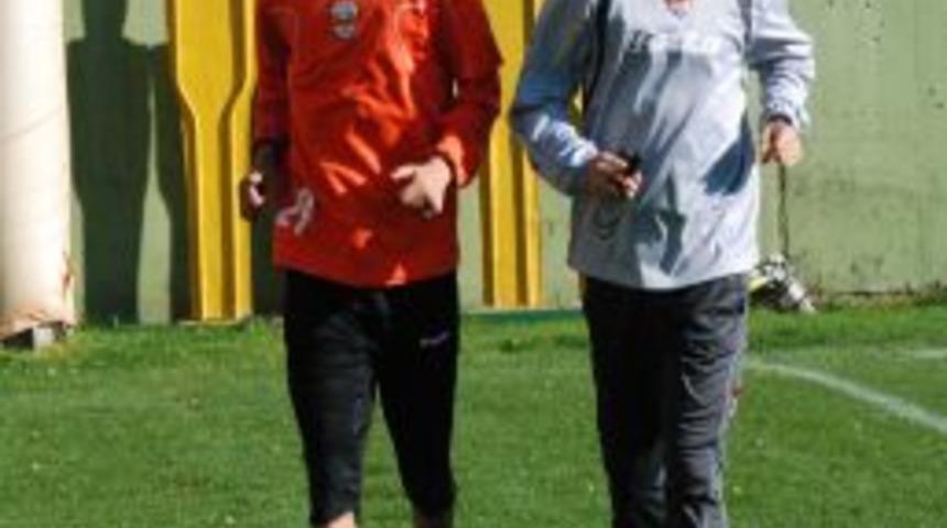 Adanaspor&rsquo;un yeni transferi Barbaros kampa katıldı