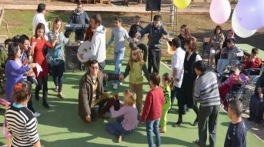 Engelli &ouml;ğrenciler g&ouml;n&uuml;llerince eğlendi