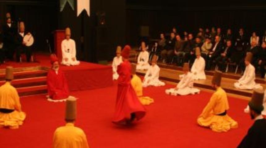 Kosova'daki Şeb-i Arus t&ouml;reni b&uuml;y&uuml;k ilgi g&ouml;rd&uuml;