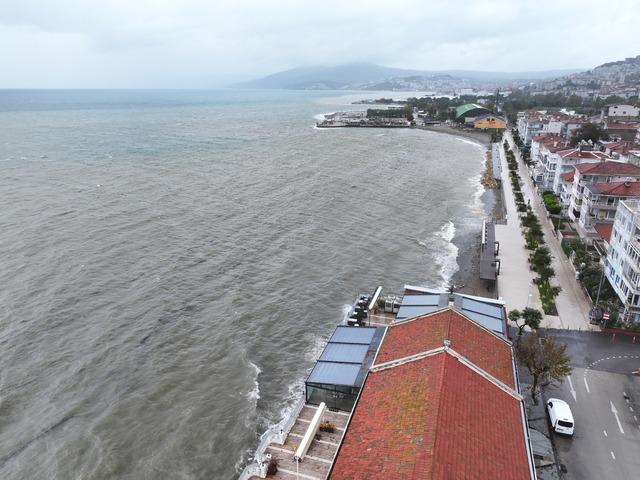 Bursa da sağanak su baskınlarına neden oldu 1