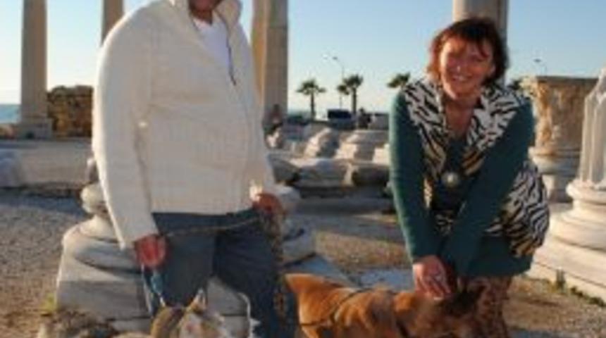 Karavanla Anadolu turuna &ccedil;ıkan Alman &ccedil;ift, 45 g&uuml;nde 25 il gezecek