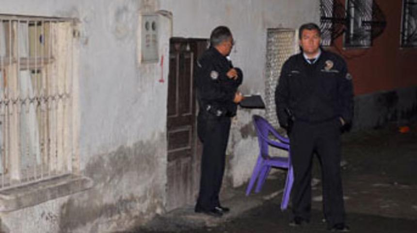 Kağıt oynarken tartıştığı akrabasını &ouml;ld&uuml;rd&uuml;