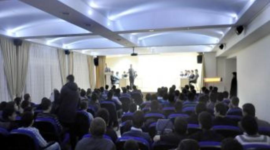 &Ouml;ğrenci yurdunda kitap okuma yarışması