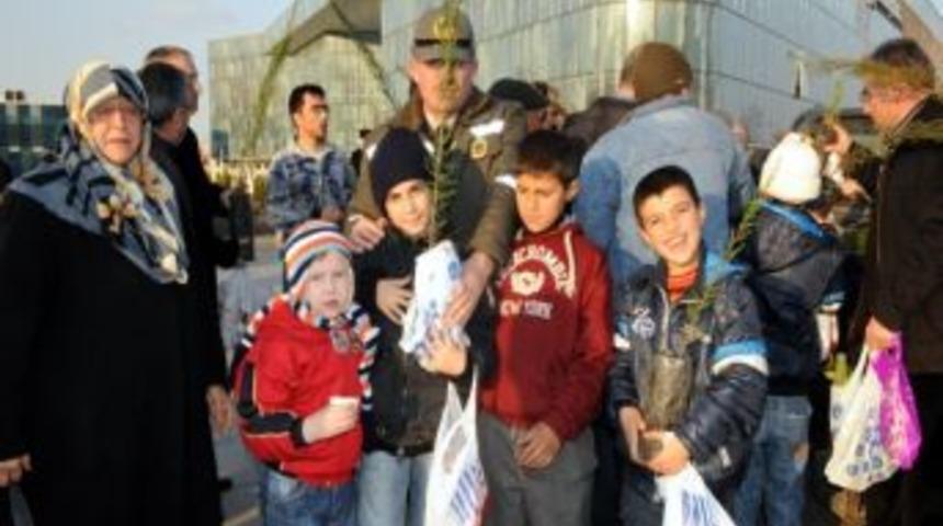 Bursalılara 4 bin fidan dağıtıldı