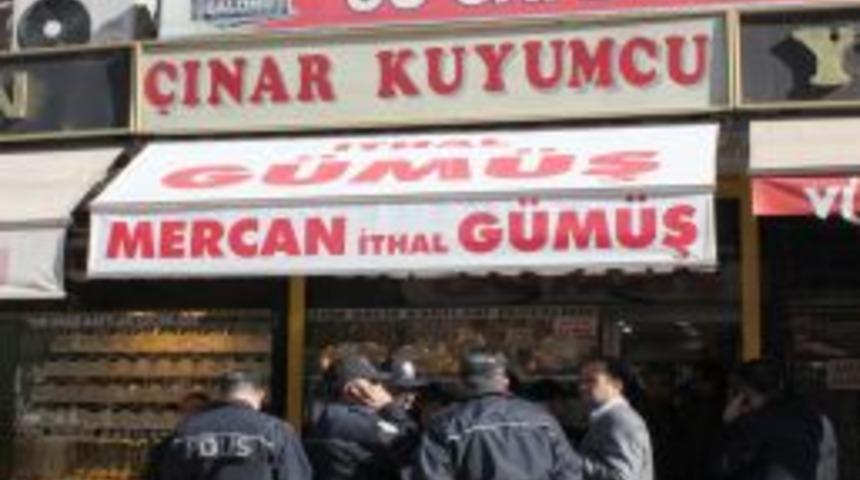 Gen&ccedil; kıza ateş ettikten sonra kendini vurdu