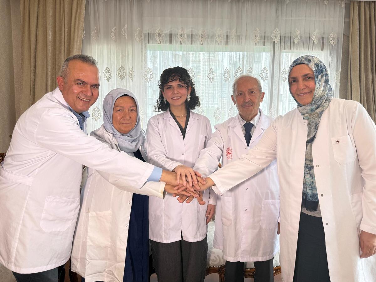 Bu evde herkes doktor: 4 kuşaktır aynı mesleği yapıyorlar! 1